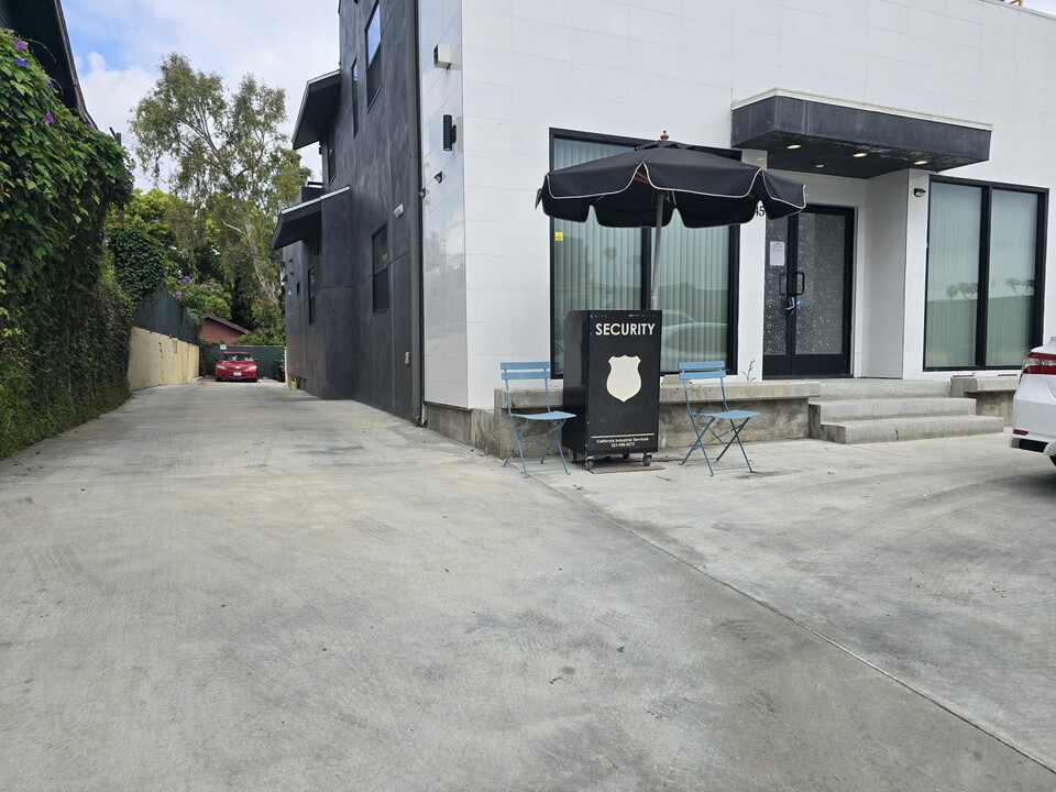 1245 Crenshaw Blvd, Unit 1245 ground level in Los Angeles, CA - Building Photo