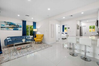 430 NE 14th Ave in Fort Lauderdale, FL - Building Photo - Building Photo