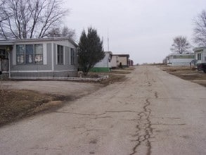 Casteel Mobile Home Park in Cambridge, IL - Foto de edificio - Building Photo