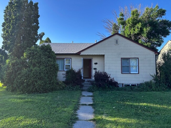 property at 945 Alderson Ave