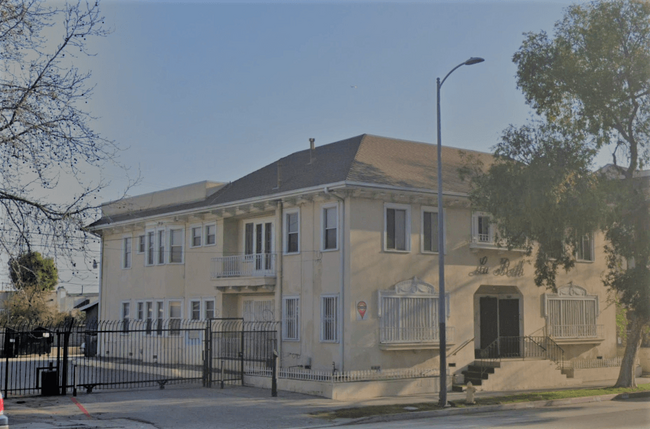 1635 E Imperial Hwy in Los Angeles, CA - Foto de edificio - Building Photo