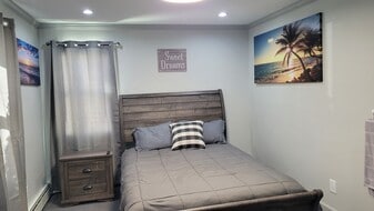 114 Greenway Blvd in Elmont, NY - Building Photo