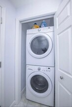 647 N Main St, Unit Unit 2 Upper in Mansfield, MA - Building Photo - Building Photo