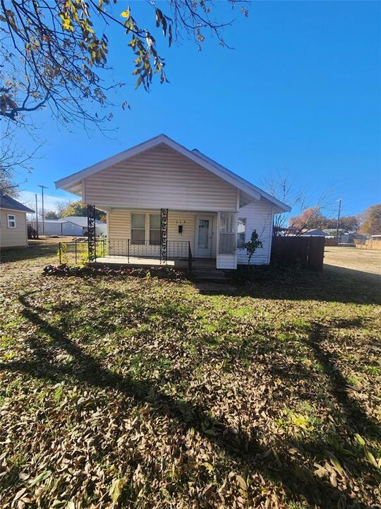 115 N Elm St in Pauls Valley, OK - Building Photo