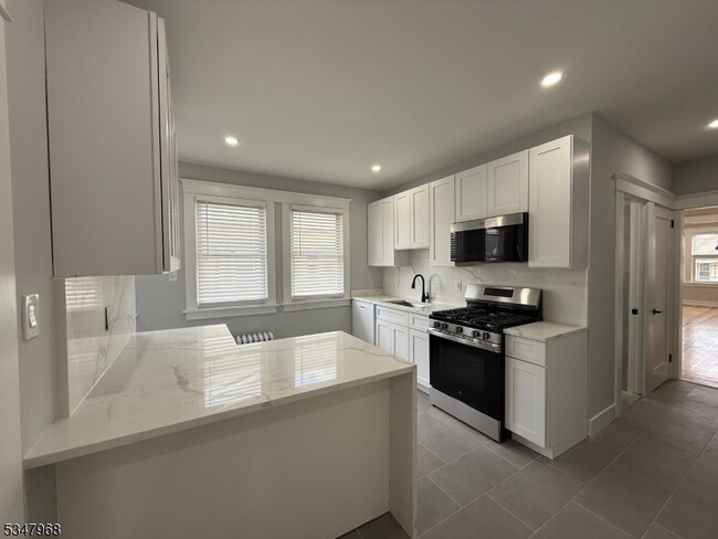 52 Franklin Ave in Clifton, NJ - Building Photo - Building Photo