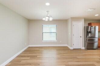 655 Chatham Walk Dr in Ruskin, FL - Building Photo - Building Photo