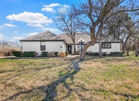 2700 S Chase Ct, Unit 824 in Burleson, TX - Building Photo