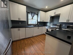 5815 Dorchester Rd in Niagara Falls, ON - Building Photo - Building Photo