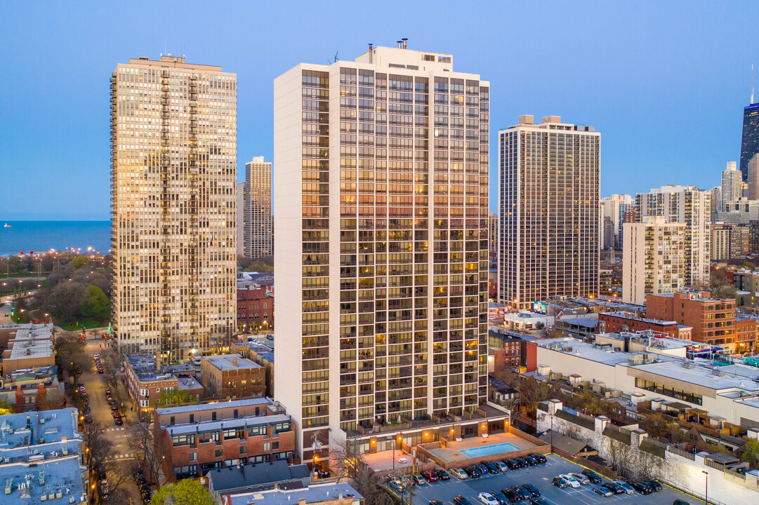 Americana Towers in Chicago, IL - Building Photo