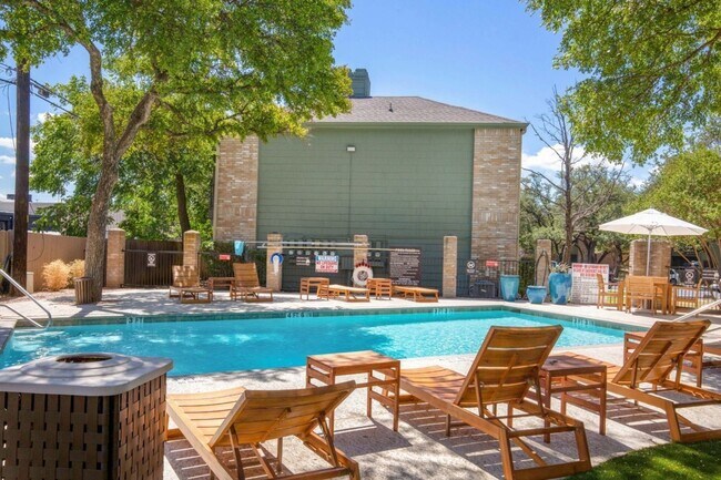 Summit at Westwood in Austin, TX - Foto de edificio - Building Photo