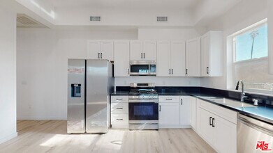 1509 Cloverdale Ave in Los Angeles, CA - Building Photo - Building Photo