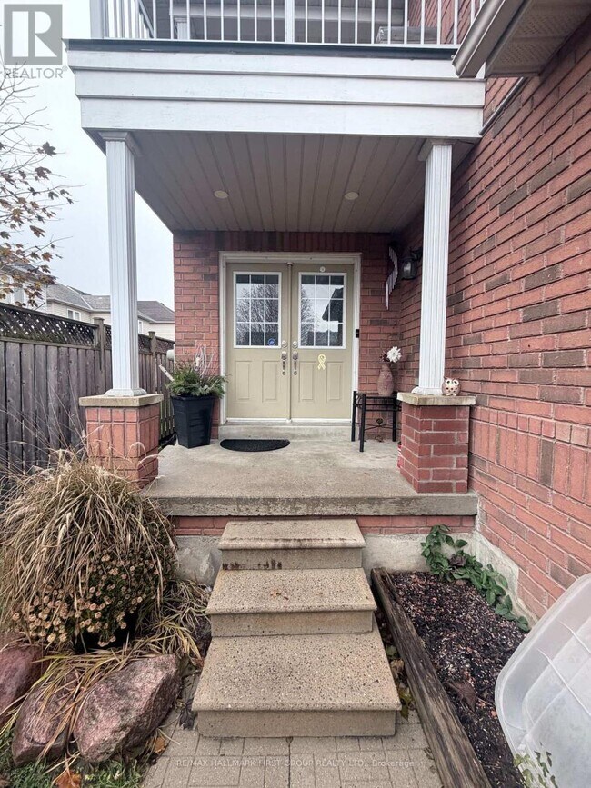 82 Hutton Pl in Bowmanville, ON - Building Photo - Building Photo