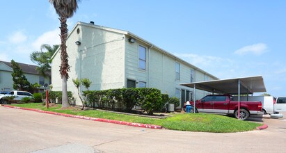 Catalyst Las Palmas Condos in Houston, TX - Building Photo - Building Photo