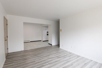 Reside 3031 in Lansing, MI - Building Photo - Building Photo