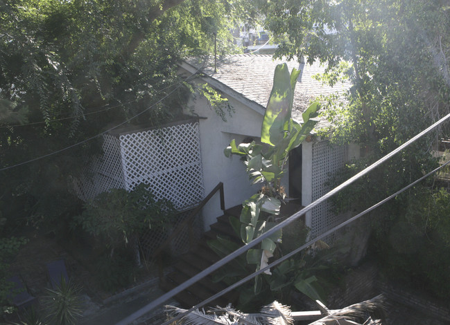 1118-1120 1/2 Sanborn Ave in Los Angeles, CA - Foto de edificio - Building Photo