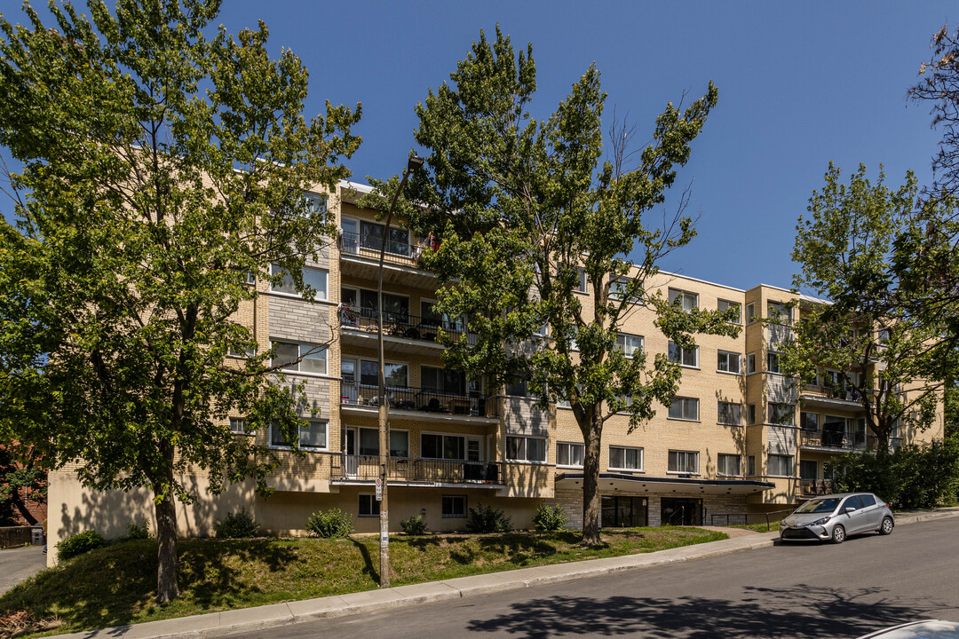 2615-2625 De Kent Av in Montréal, QC - Building Photo