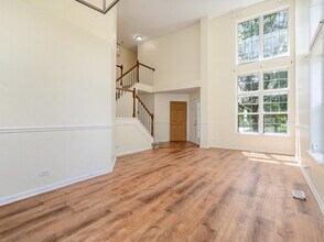 11 Lindsey Ct E in Bolingbrook, IL - Foto de edificio - Building Photo