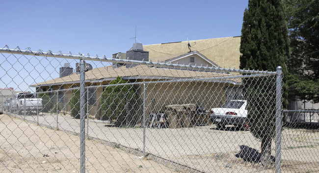 16601 Willow St in Hesperia, CA - Building Photo - Building Photo