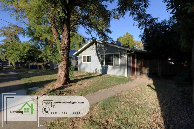 2259 Waldon St-Unit -Unit B in Redding, CA - Foto de edificio - Building Photo