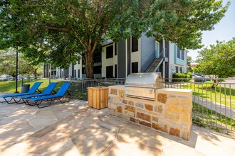 Woodhollow Apartments in Waco, TX - Foto de edificio - Building Photo