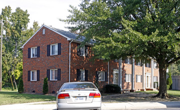 Deering Manor in Richmond, VA - Building Photo - Building Photo