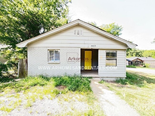 4423 W Charles Bussey Ave