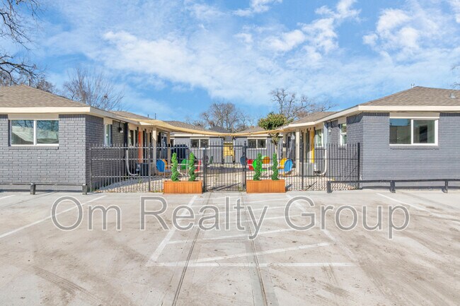 3339 Simmons St in Houston, TX - Building Photo - Building Photo