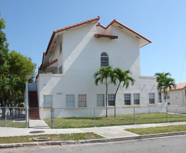 1375 NW 1st St in Miami, FL - Foto de edificio - Building Photo