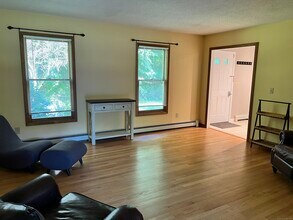 23 Taylor Rd in New Milford, CT - Building Photo - Building Photo