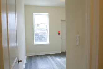 6032 Market St, Unit 3 in Philadelphia, PA - Building Photo - Building Photo