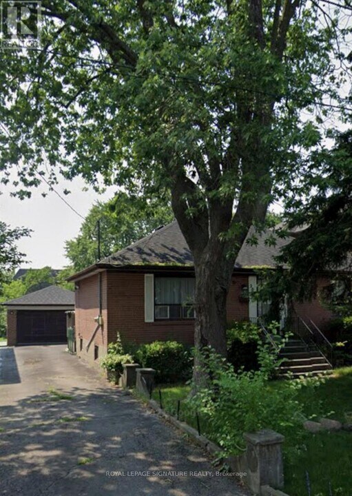 203 McAllister Rd in Toronto, ON - Building Photo