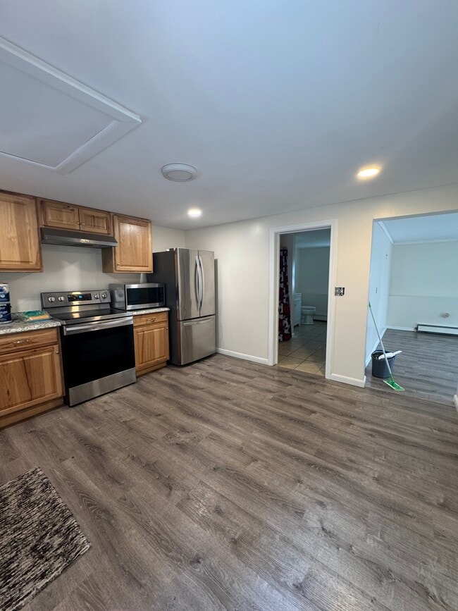 175 Johnson St, Unit 1 in Leominster, MA - Foto de edificio - Building Photo