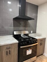 13345 Burbank Blvd in Van Nuys, CA - Building Photo - Building Photo