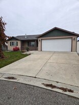 1520 E First Ct in Deer Park, WA - Building Photo