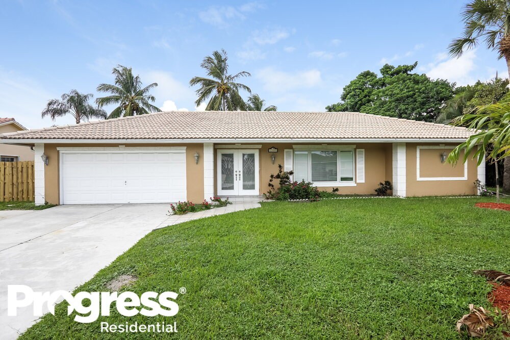 12695 Westport Cir in Wellington, FL - Building Photo