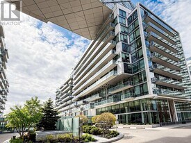 39 Queens Quay E in Toronto, ON - Building Photo