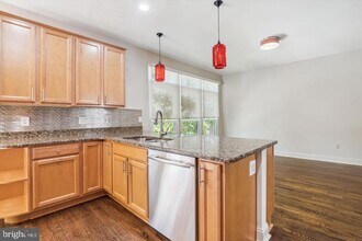 1596 N Colonial Terrace in Arlington, VA - Building Photo - Building Photo