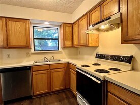 301 Joshua St in Denton, TX - Building Photo
