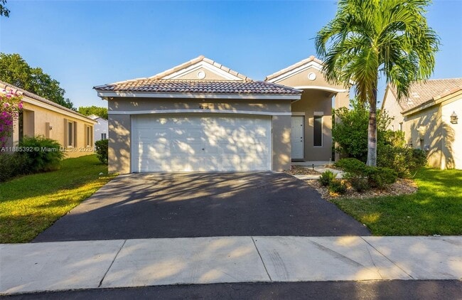4295 Greenbriar Ln in Weston, FL - Building Photo - Building Photo