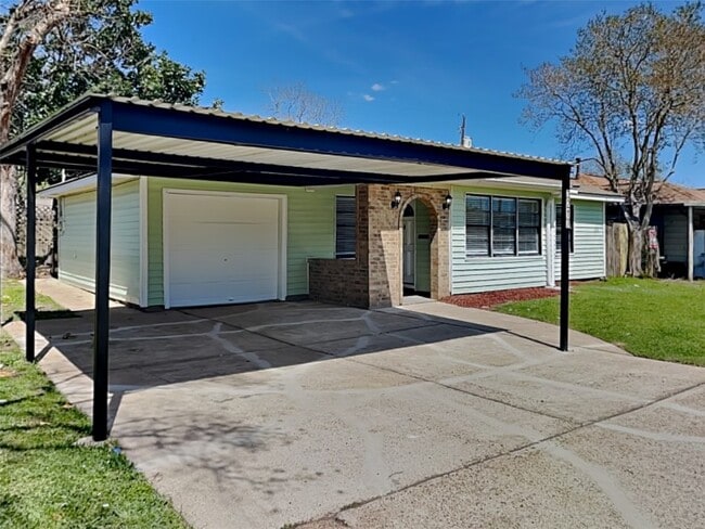 property at 3217 Darling Ave.