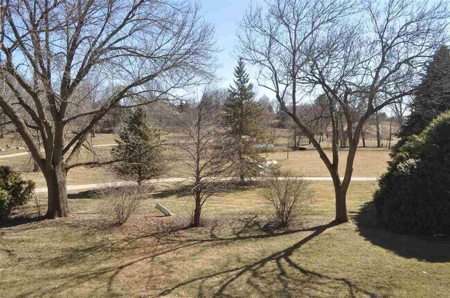 2050 Holiday Rd in Coralville, IA - Building Photo - Building Photo