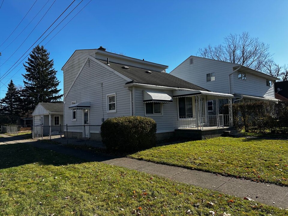 15666 Wakenden St in Redford, MI - Building Photo