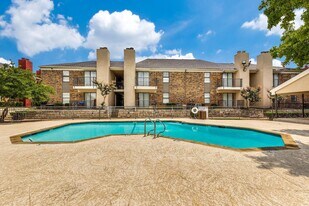 North Star Apartment Homes in Dallas, TX - Building Photo