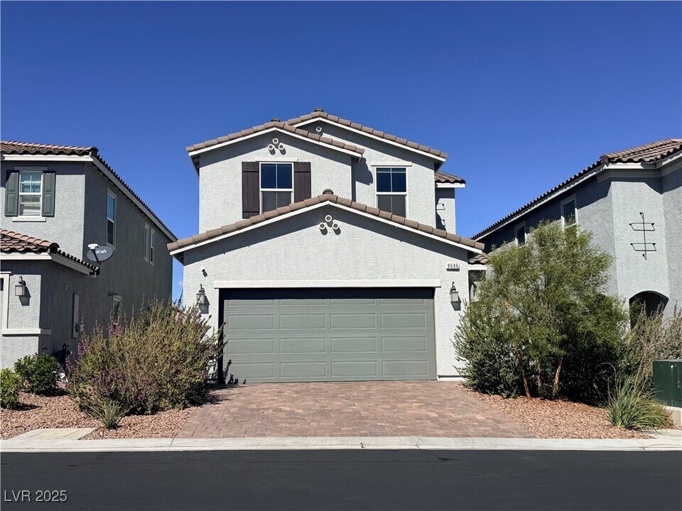 8686 Glen Echo Ave in Las Vegas, NV - Building Photo