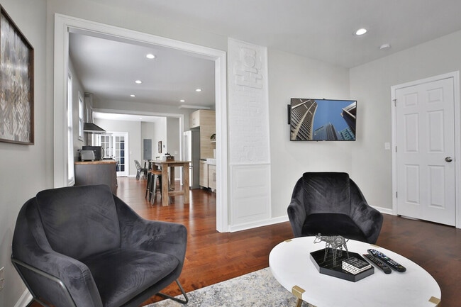 137 E Tompkins St in Columbus, OH - Building Photo - Building Photo