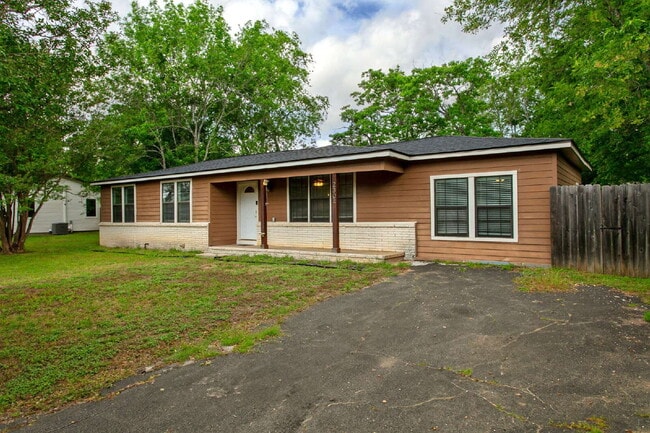 2304 Staunton Dr in Bryan, TX - Building Photo - Building Photo