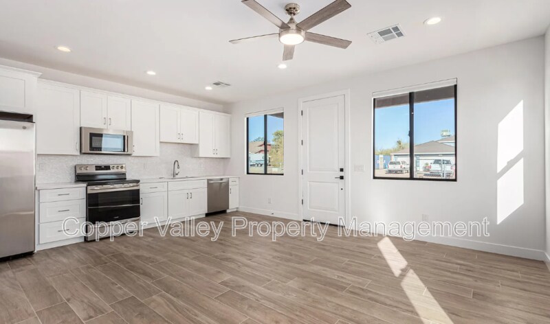 35852 N 10th St in Phoenix, AZ - Building Photo