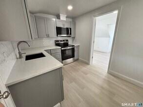 23 Roosevelt Ave in Stamford, CT - Building Photo - Building Photo