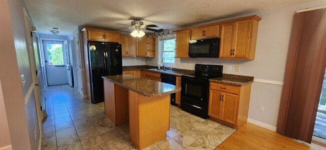 588 Weston Rd in Manchester, NH - Building Photo - Building Photo