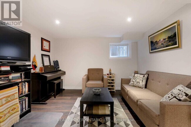 57 Lanark Ave in Toronto, ON - Building Photo - Building Photo